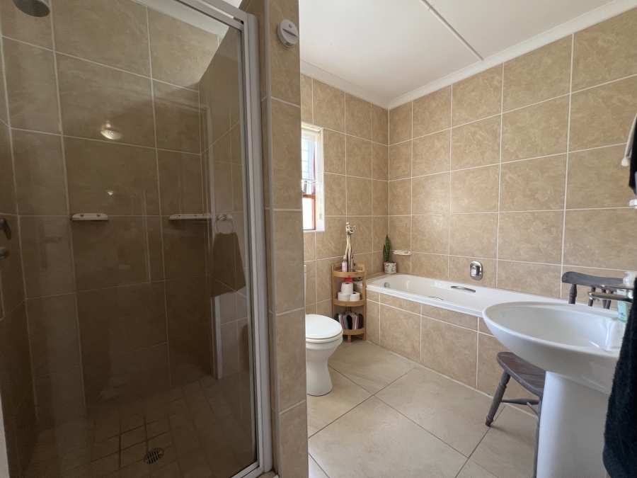 3 Bedroom Property for Sale in Wavecrest Eastern Cape